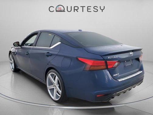 2023 Nissan Altima SR FWD