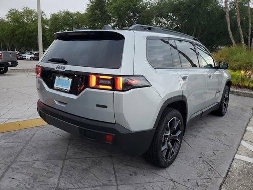 Silver Zynith Clearcoat 2026 Jeep Cherokee Overland