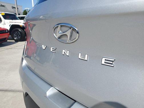 2021 Hyundai VENUE SE