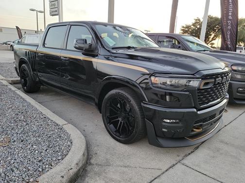Diamond Black Crystal Pearlcoat 2026 RAM 1500 Big Horn/Lone Star