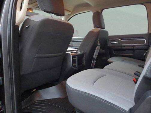 2019 RAM 2500 Big Horn Crew Cab 4x4 6'4' Box