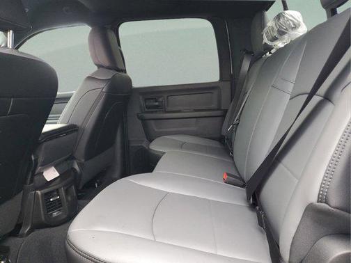 2026 RAM 2500 Tradesman Crew Cab 4x4 6'4' Box