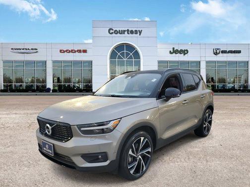 2022 Volvo XC40 T5 R-Design