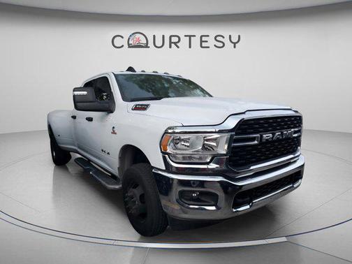 Bright White Clearcoat 2024 RAM 3500 Big Horn Crew Cab 4x4 8' Box