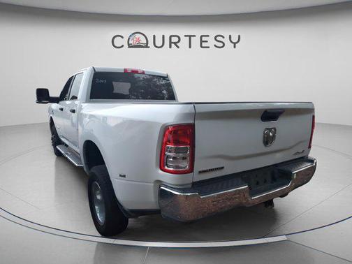 Bright White Clearcoat 2024 RAM 3500 Big Horn Crew Cab 4x4 8' Box