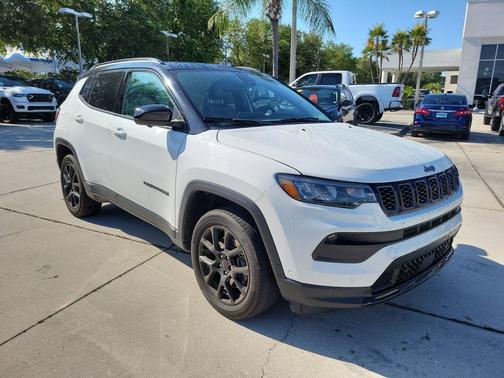 Bright White Clearcoat 2024 Jeep Compass Latitude