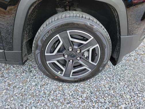 Diamond Black Crystal Pearlcoat 2026 Jeep Cherokee Limited