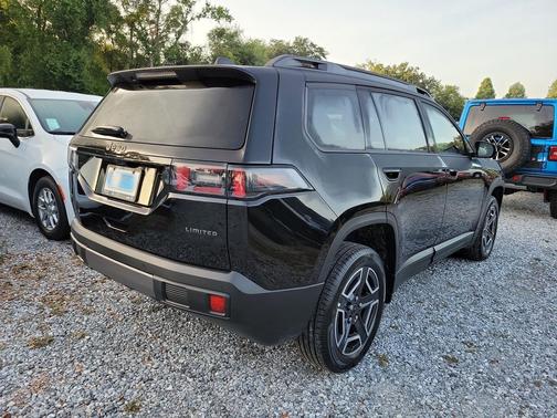 Diamond Black Crystal Pearlcoat 2026 Jeep Cherokee Limited