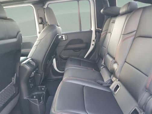 Bright White Clearcoat 2026 Jeep Gladiator Rubicon
