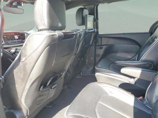 Brilliant Black Crystal Pearlcoat 2021 Chrysler Pacifica Hybrid Limited