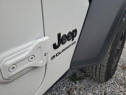 2026 Jeep Gladiator Sport