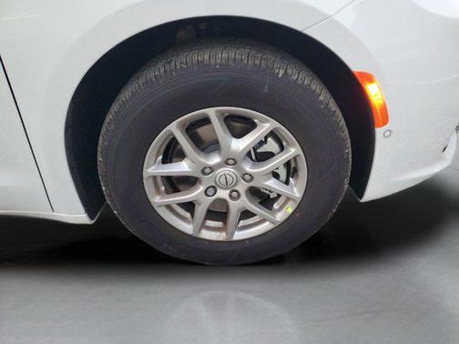 Bright White Clearcoat 2026 Chrysler Pacifica L