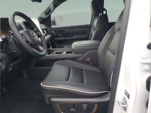 Ivory White Tri-Coat Pearlcoat 2026 RAM 1500 Limited