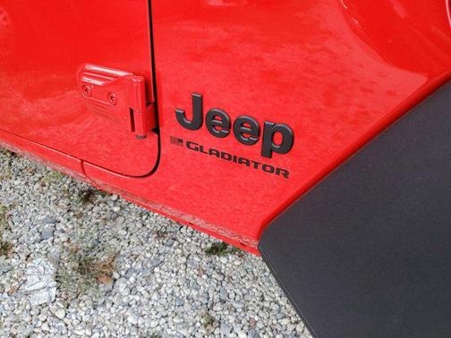 2025 Jeep Gladiator Sport