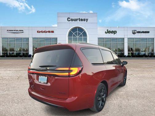 2026 Chrysler Pacifica Limited