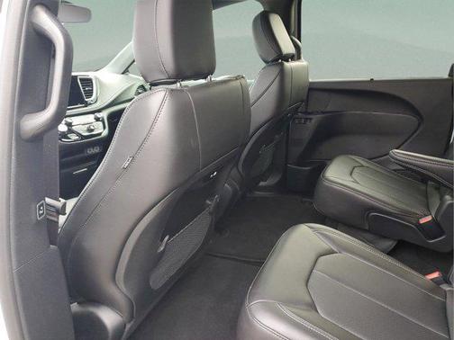 2025 Chrysler Pacifica L