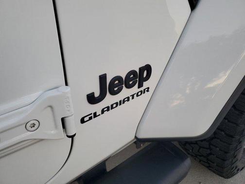 2022 Jeep Gladiator Sport S