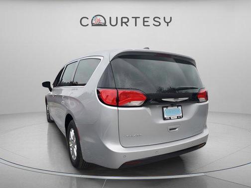 2026 Chrysler Voyager LX