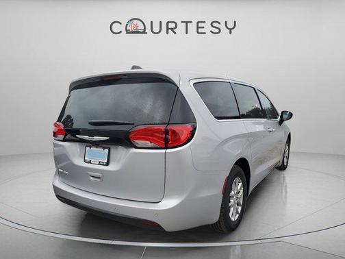 2026 Chrysler Voyager LX