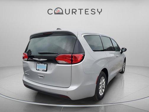 2026 Chrysler Voyager LX