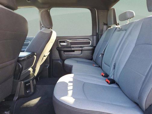 2024 RAM 3500 Big Horn Crew Cab 4x4 8' Box