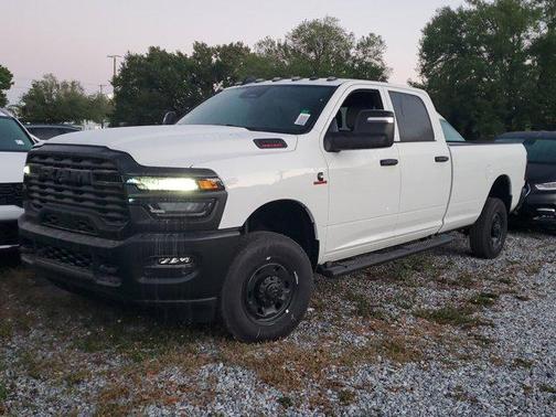 Bright White Clearcoat 2026 RAM 2500 Tradesman Crew Cab 4x4 8' Box