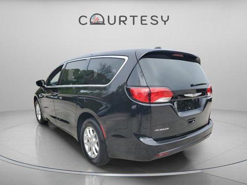 Diamond Black Crystal Pearlcoat 2026 Chrysler Voyager LX