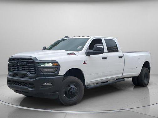 Bright White Clearcoat 2026 RAM 3500 Tradesman Crew Cab 4x4 8' Box