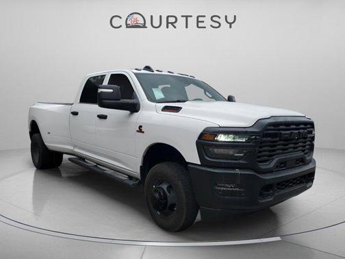 Bright White Clearcoat 2026 RAM 3500 Tradesman Crew Cab 4x4 8' Box