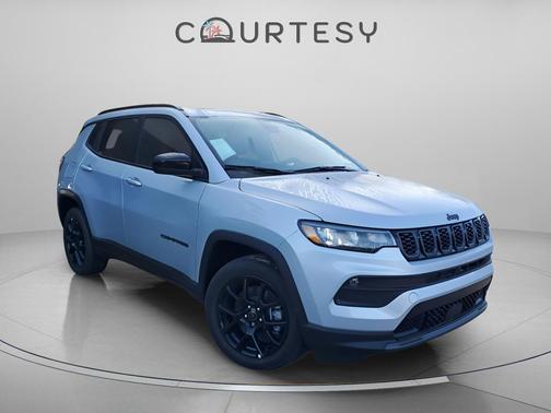 Silver Zynith Metallic Clearcoat 2026 Jeep Compass Latitude