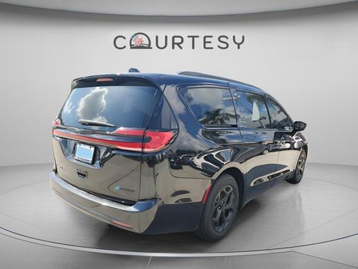Brilliant Black Crystal Pearlcoat 2021 Chrysler Pacifica Hybrid Limited