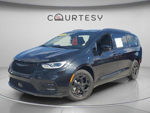 Brilliant Black Crystal Pearlcoat 2021 Chrysler Pacifica Hybrid Limited