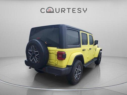 2024 Jeep Wrangler 4-Door Sahara 4x4