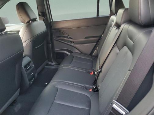 Silver Zynith Clearcoat 2026 Jeep Cherokee Overland