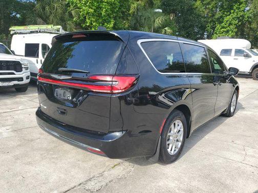 Diamond Black Crystal Pearlcoat 2025 Chrysler Pacifica L