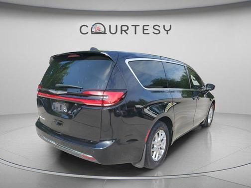 Diamond Black Crystal Pearlcoat 2025 Chrysler Pacifica L