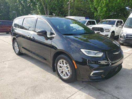 Diamond Black Crystal Pearlcoat 2025 Chrysler Pacifica L