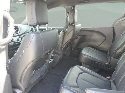 Diamond Black Crystal Pearlcoat 2025 Chrysler Pacifica L