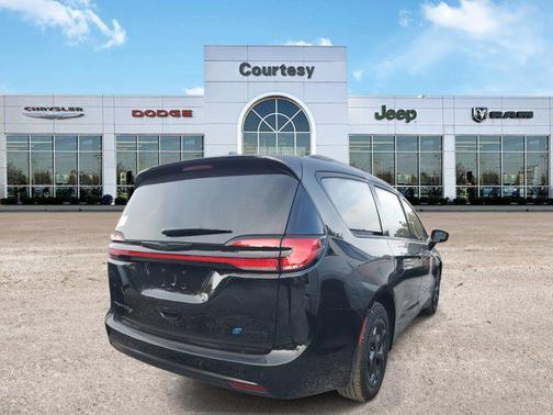 2025 Chrysler Pacifica Hybrid Premium S Appearance Pkg