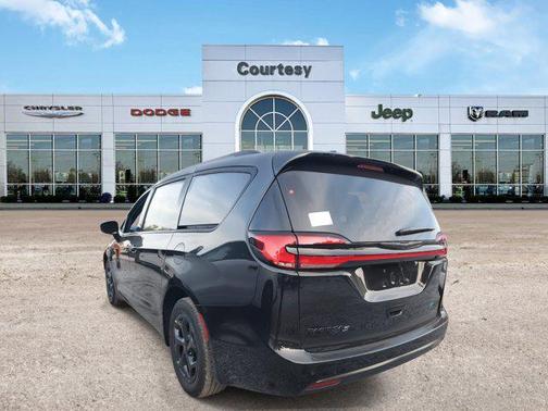 2025 Chrysler Pacifica Hybrid Premium S Appearance Pkg