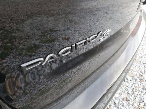 2025 Chrysler Pacifica Hybrid Premium S Appearance Pkg