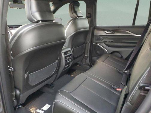 2025 Jeep Grand Cherokee Overland