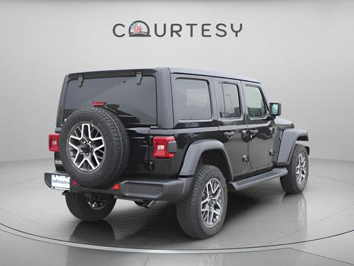 Black Clearcoat 2025 Jeep Wrangler 4-Door Sahara 4x4