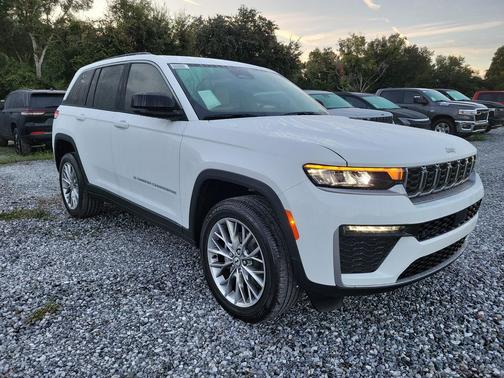Bright White Clearcoat 2027 Jeep Grand Cherokee Limited