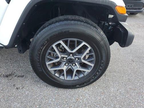 2024 Jeep Wrangler 4-Door Sahara 4x4