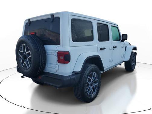 2024 Jeep Wrangler 4-Door Sahara 4x4