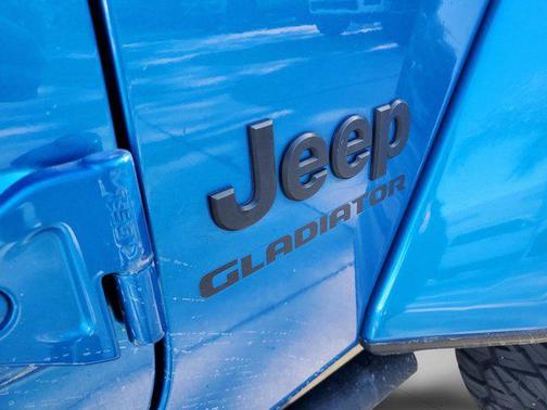 Hydro Blue Pearlcoat 2021 Jeep Gladiator Willys 4x4