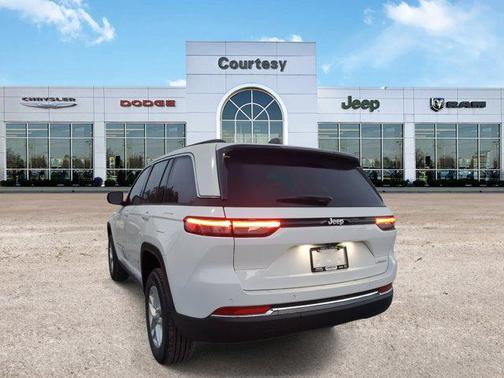2025 Jeep Grand Cherokee Laredo