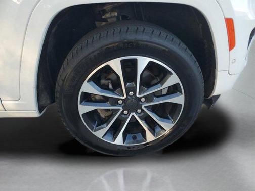 Bright White Clearcoat 2021 Jeep Grand Cherokee L Overland