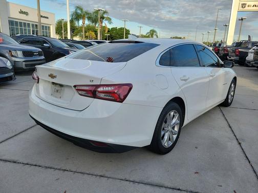 Summit White 2019 Chevrolet Malibu LT